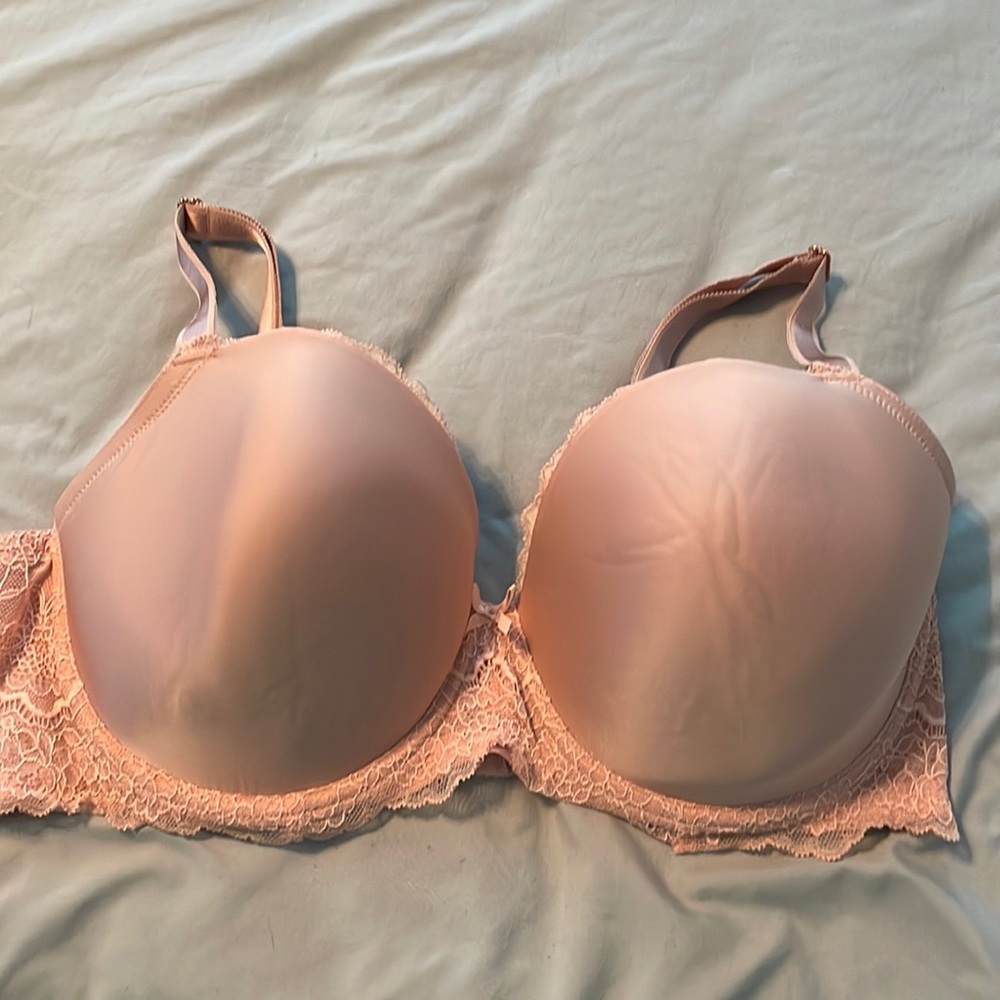 38DDD Victoria’s Secret bra